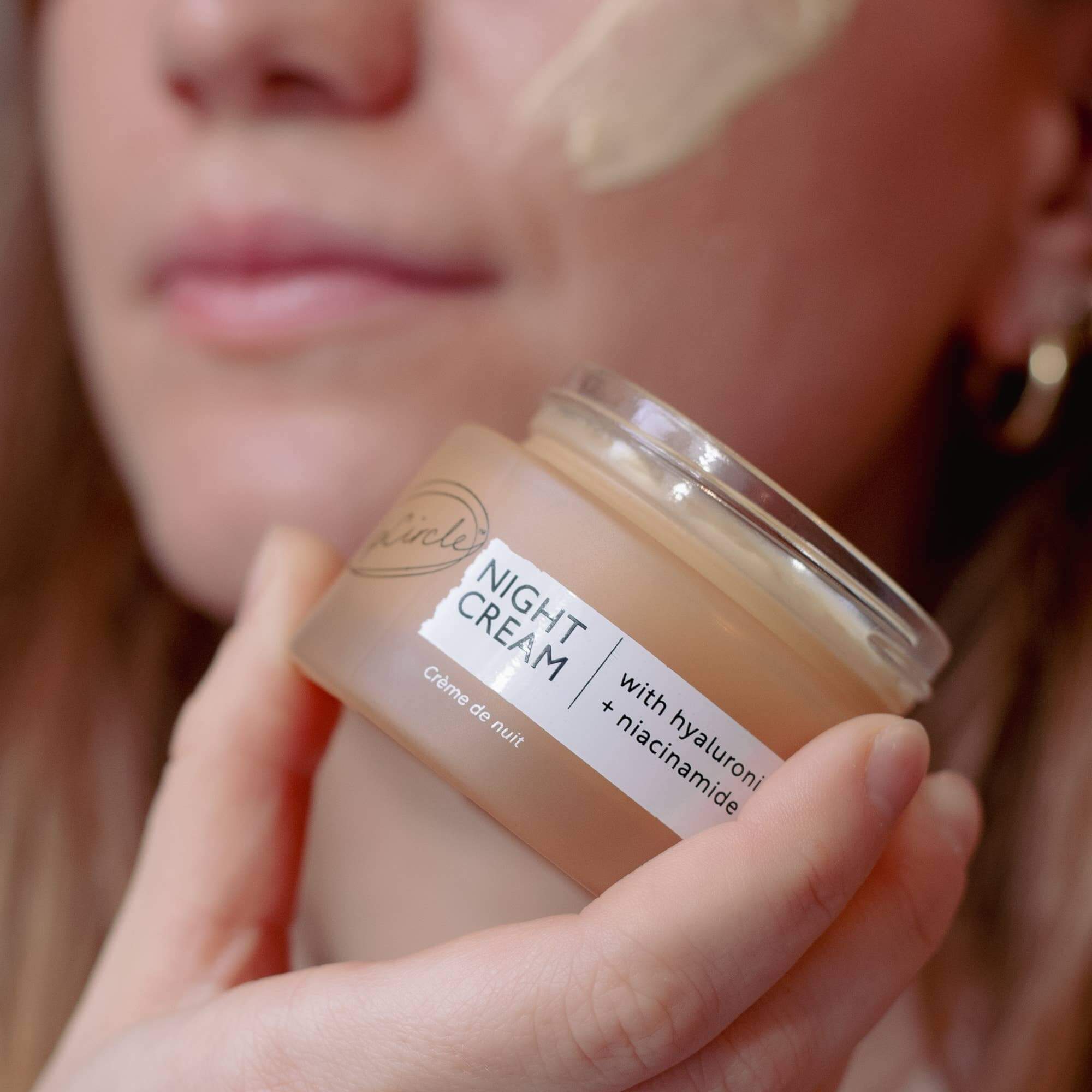 Nachtcreme mit Hyaluronsäure + Niacinamid | ELARIA Botanicals