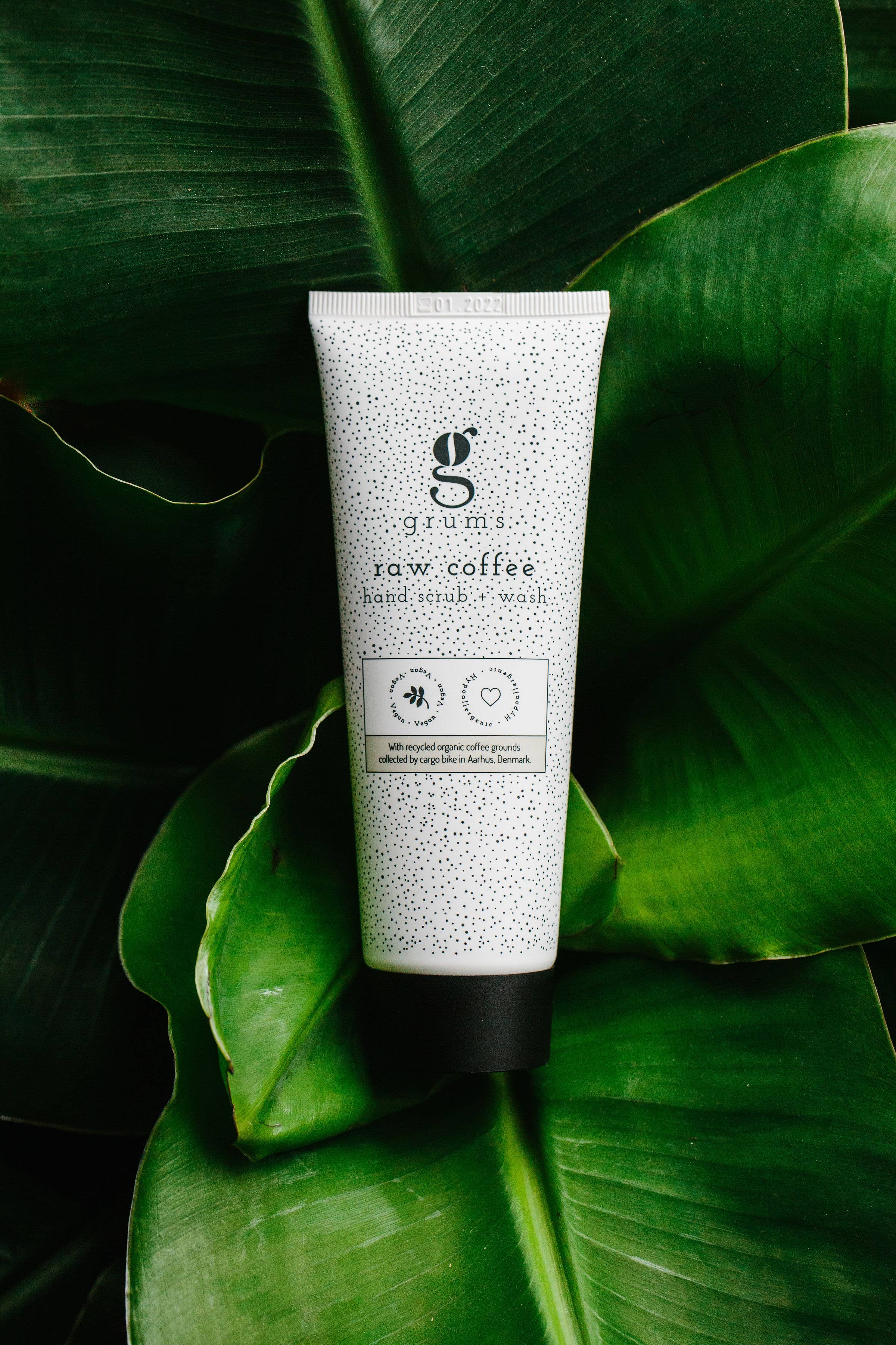 Handpeeling mit Rohkaffee | ELARIA Botanicals
