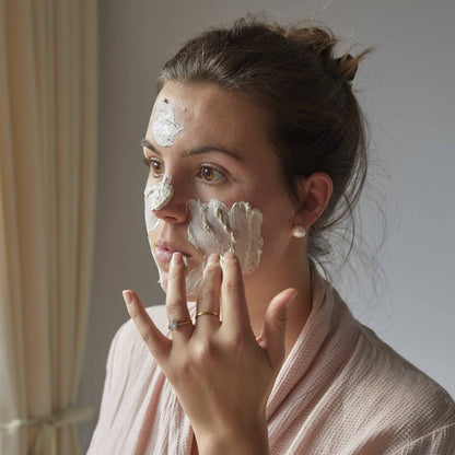 Gesichtsmaske mit Kaolin-Tonerde gegen Unreinheiten | ELARIA Botanicals