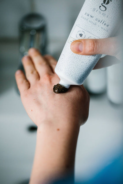Handpeeling mit Rohkaffee | ELARIA Botanicals