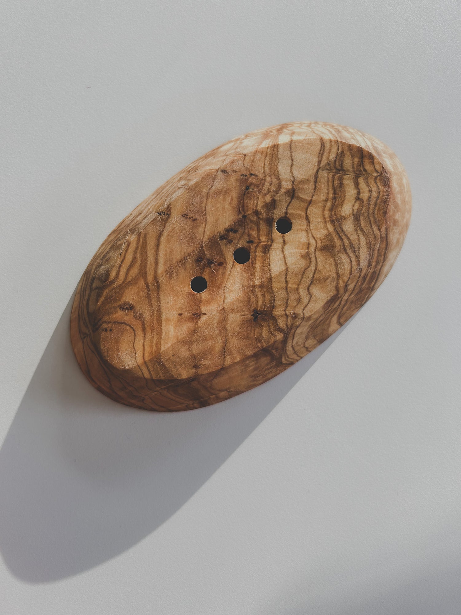 Flache Seifenschale aus Olivenholz
