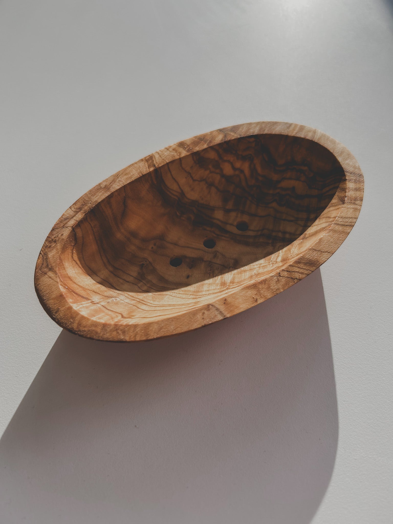 Flache Seifenschale aus Olivenholz