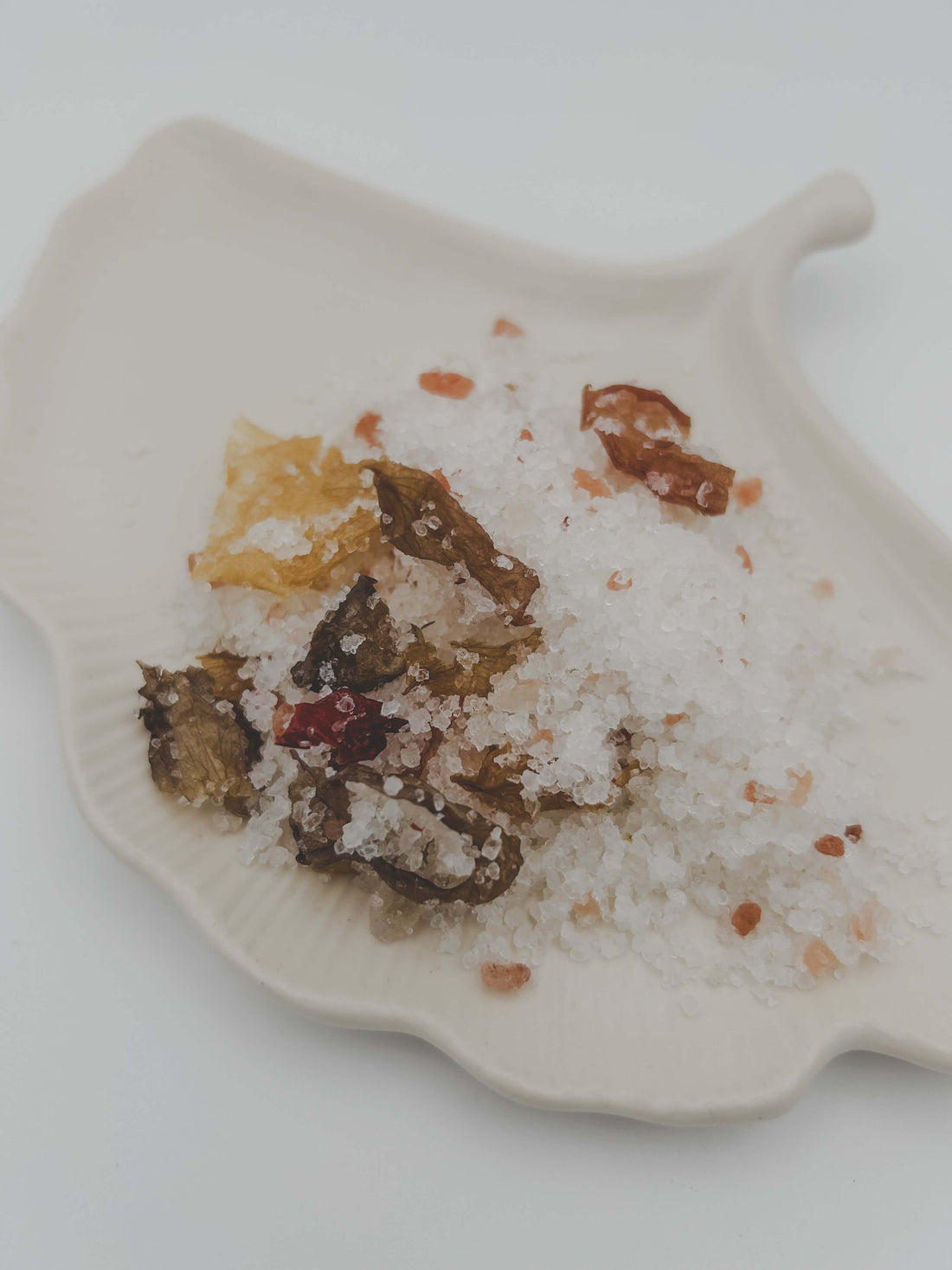 Natürliches Badesalz mit Meersalz &amp; ätherischen Ölen | ELARIA Botanicals